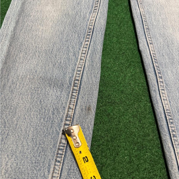 Vintage Levi’s 550 Light Wash Relaxed Fit Taper Womens 5 Jr 26x32 Jeans - Picture 12 of 12